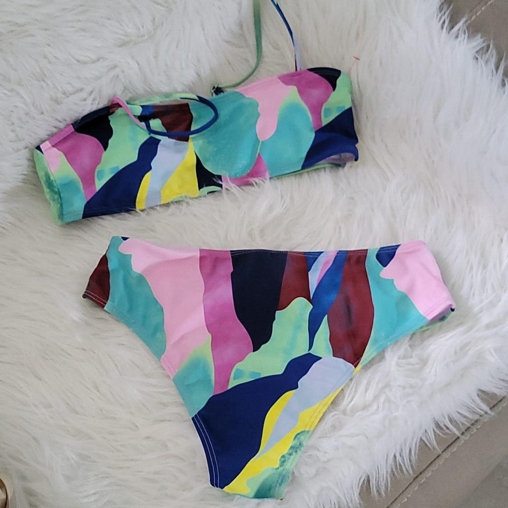 Bikini - Picture 2 of 4